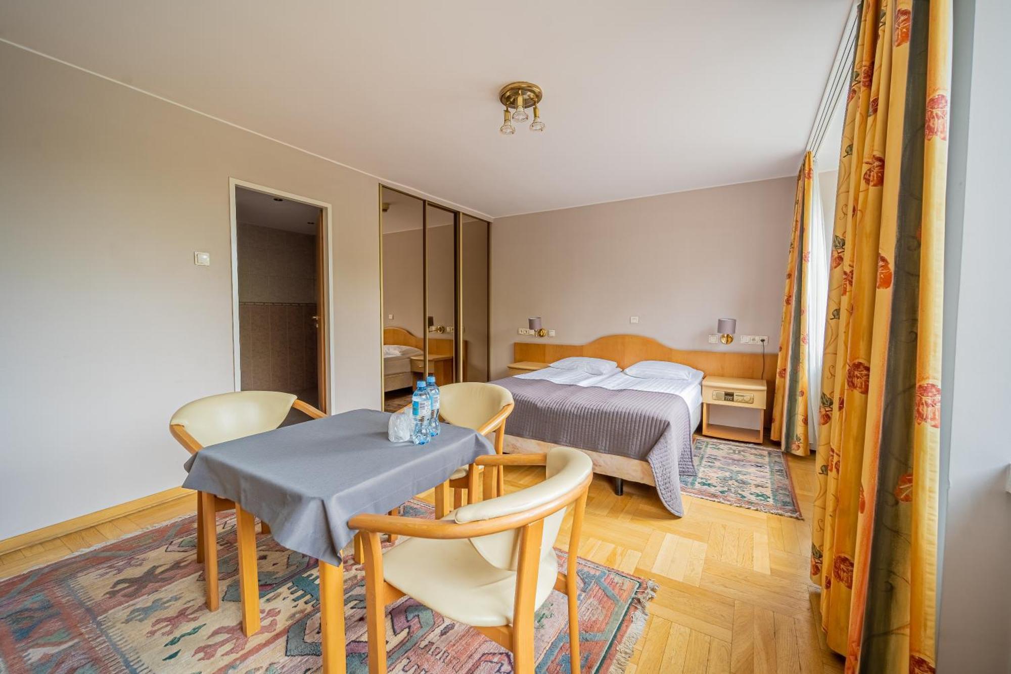 Hotel Mazowiecki Lodz ภายนอก รูปภาพ
