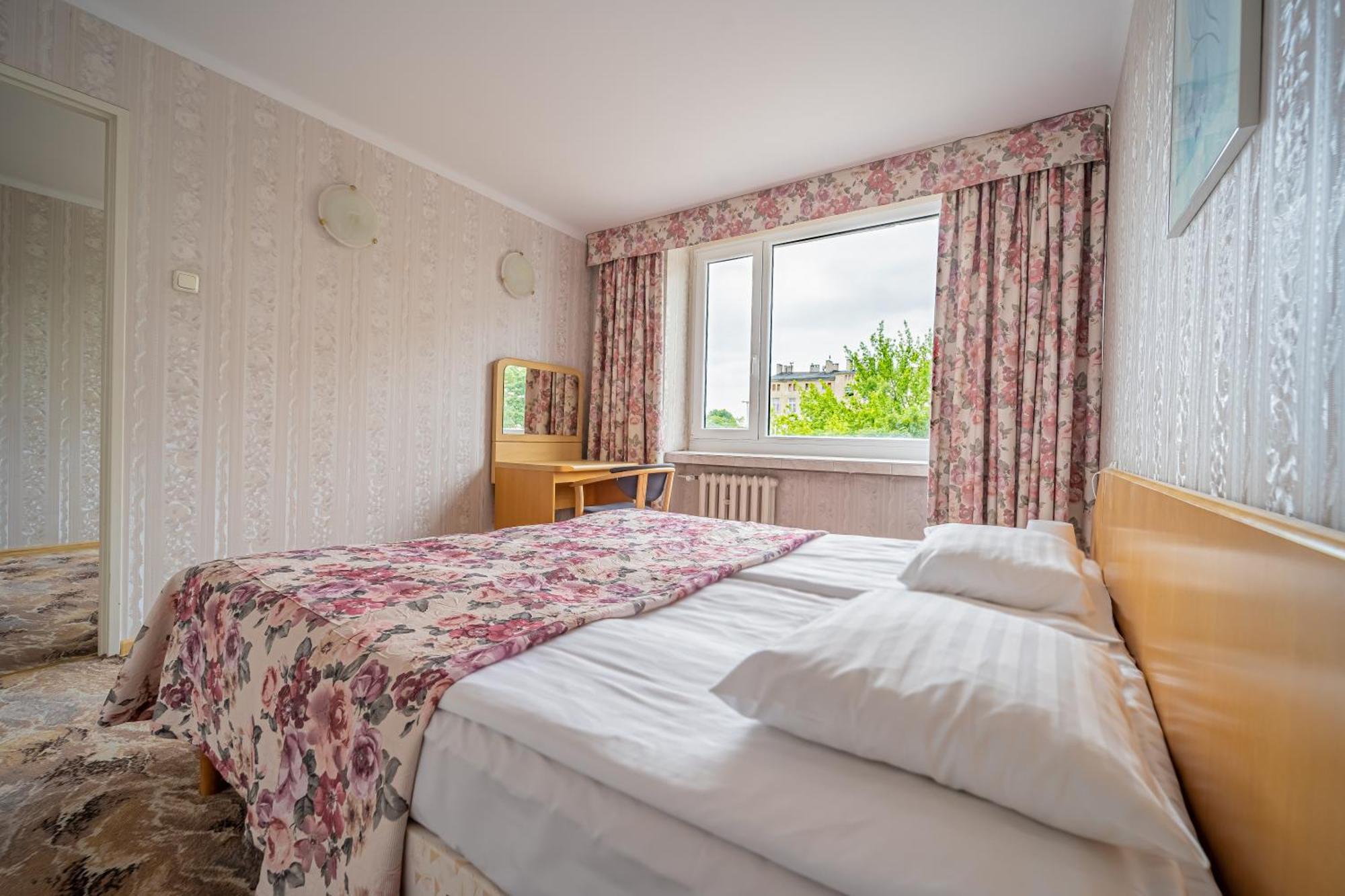 Hotel Mazowiecki Lodz ภายนอก รูปภาพ